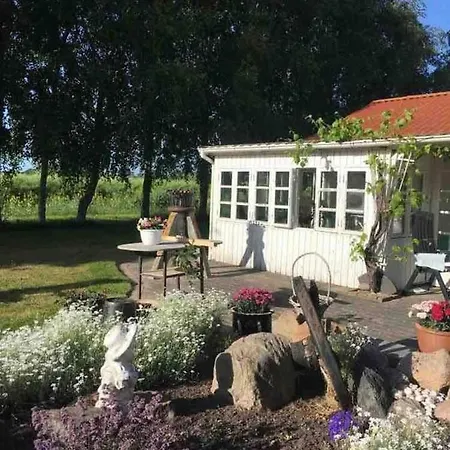 Ferienhaus Stunning Romantik Cabin Close To Baltic Sea